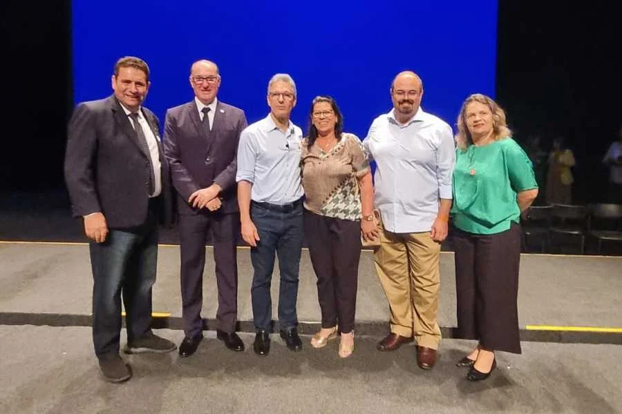 A Prefeita Imaculada e a Secretária de Saúde Ana Lígia participaram do ato, que contou com a presença de parlamentares, membros