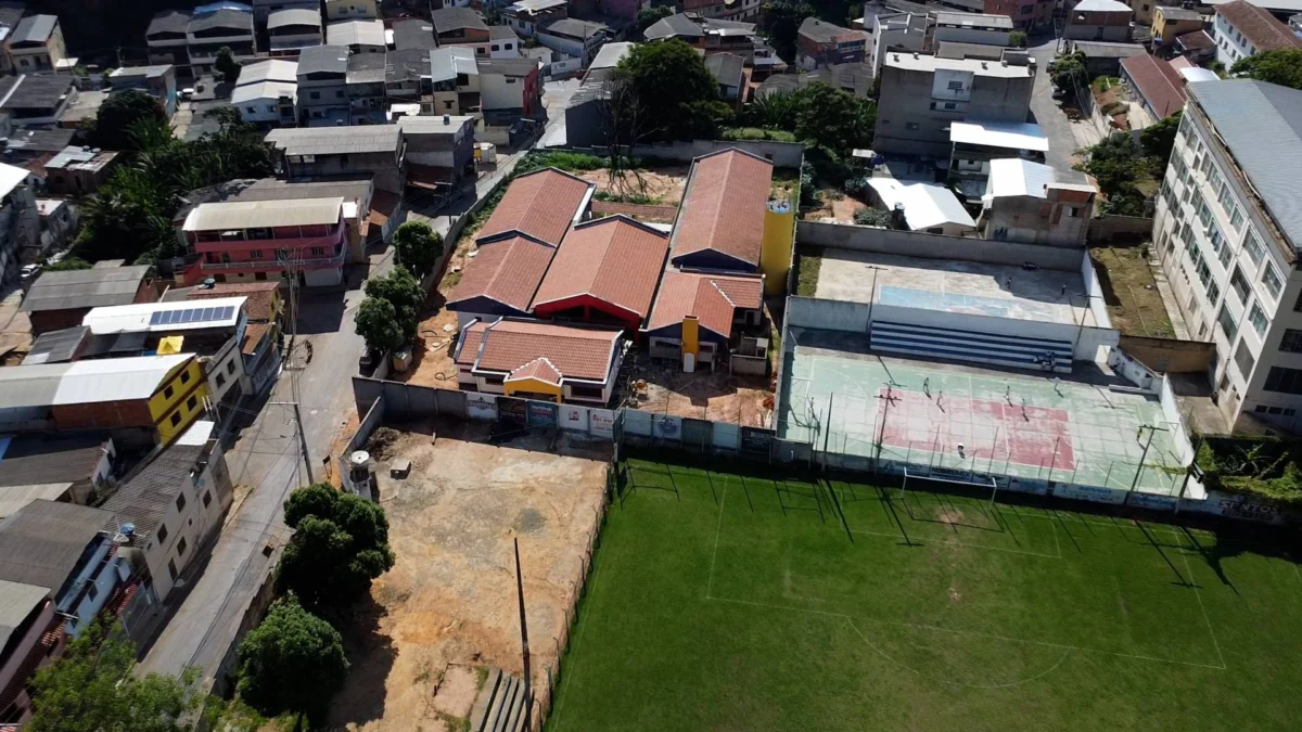 A obra foi iniciada há cerca de 10 anos e seguia paralisada devido a falta de repasse de recursos e prestações de contas da antiga gestão