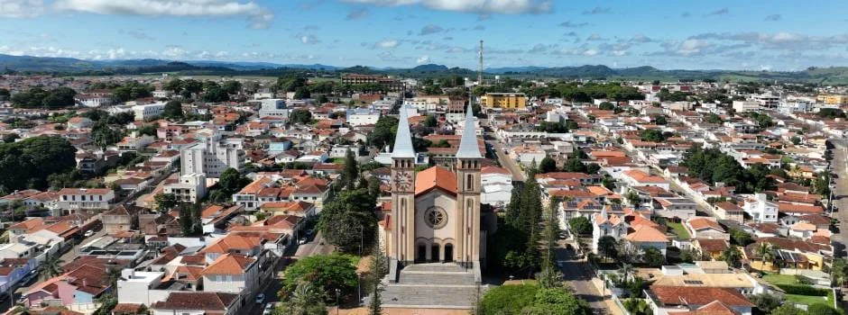 BDMG atinge recorde histórico e financia quase R$ 3 bilhões em 2023 1 O Banco de Desenvolvimento de Minas Gerais (BDMG) atingiu o recorde histórico de desembolsos em 2023