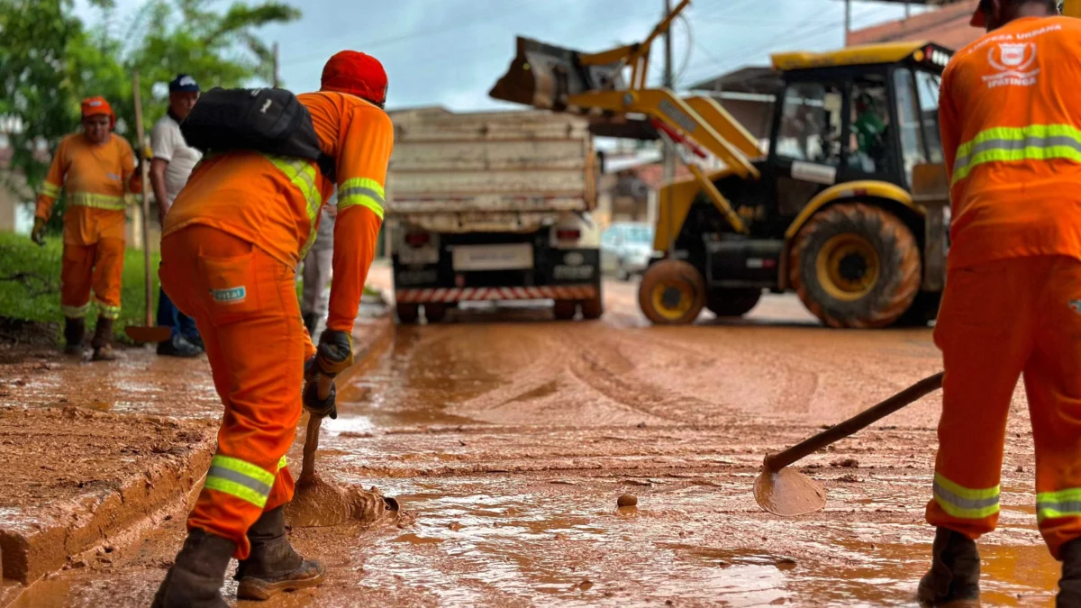 Ipatinga segue com trabalhos ininterruptos para combater danos de temporais 1 Inúmeras equipes estão mobilizadas desde o dia 22 de dezembro