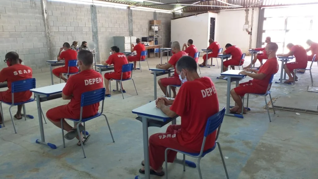 A participação ativa de detentos no processo educacional é evidenciada pelo número expressivo de inscrições