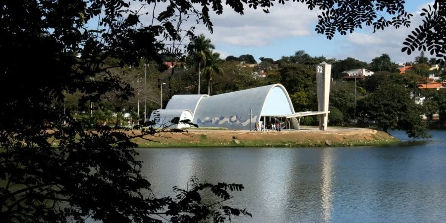 A lagoa, um dos cartões-postais de Belo Horizonte, tem sido alvo de debates e esforços para reverter a atual situação ambiental