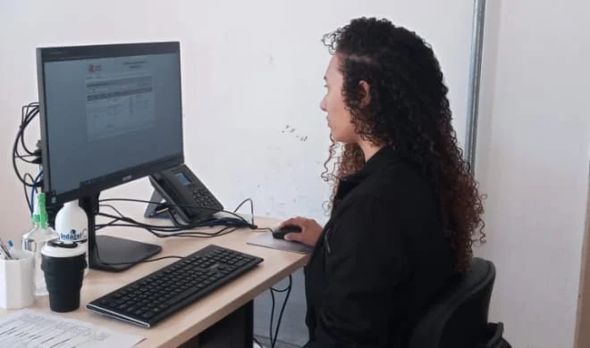 Unidades regionais do Ipsemg recebem mais de 240 novos computadores 1 A Gerência de Tecnologia da Informação e Comunicação (Getic), do Ipsemg, realizou a troca de 243 computadores nas unidades regionais