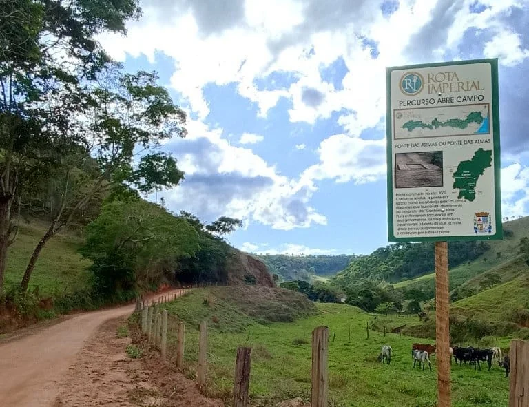 Lançamento do projeto de sinalização da Rota Imperial marca passagem da Secult por Ponte Nova 1 A Secult participou, nesta sexta-feira (12), em Ponte Nova, na Zona da Mata, do descerramento da placa de lançamento do projeto
