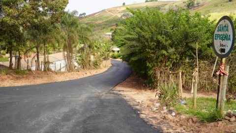 Prefeitura de Caratinga conclui o asfaltamento da estrada de acesso a Santa Efigênia 4 Prefeitura de Caratinga conclui o asfaltamento da estrada de acesso a Santa Efigênia