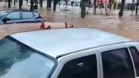 Veja mais registros do caos causado pelo transbordo do Córrego João Pinto, em Conselheiro Pena