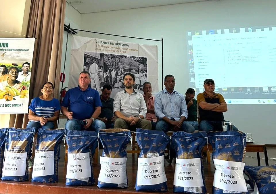 Emater conclui doação de sementes de feijão para municípios castigados pela seca de 2023 1 A Emater concluiu as doações de sementes de feijão para municípios atingidos pela forte estiagem em 2023