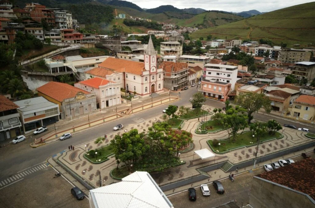 O governador Romeu Zema acompanhou atividades do programa Geração Esporte na cidade de Vargem Alegre, no Vale do Rio Doce, na quarta-feira