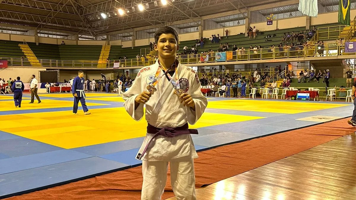 O prefeito de Ipatinga, Gustavo Nunes, sancionou nesta segunda-feira (18), o Bolsa-Atleta Municipal