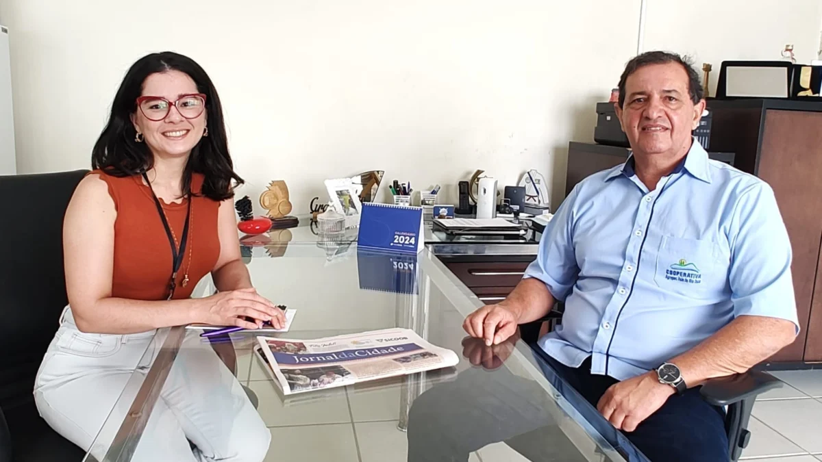 Gi Xavier no gabinete do presidente da Cooperativa, João Marques
