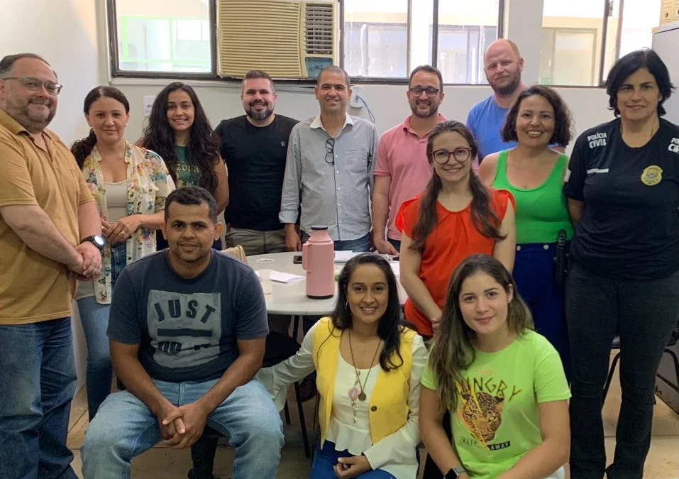 O grupo que participou da reunião teve policiais civis, agentes da Zoonoses e protetores de animais