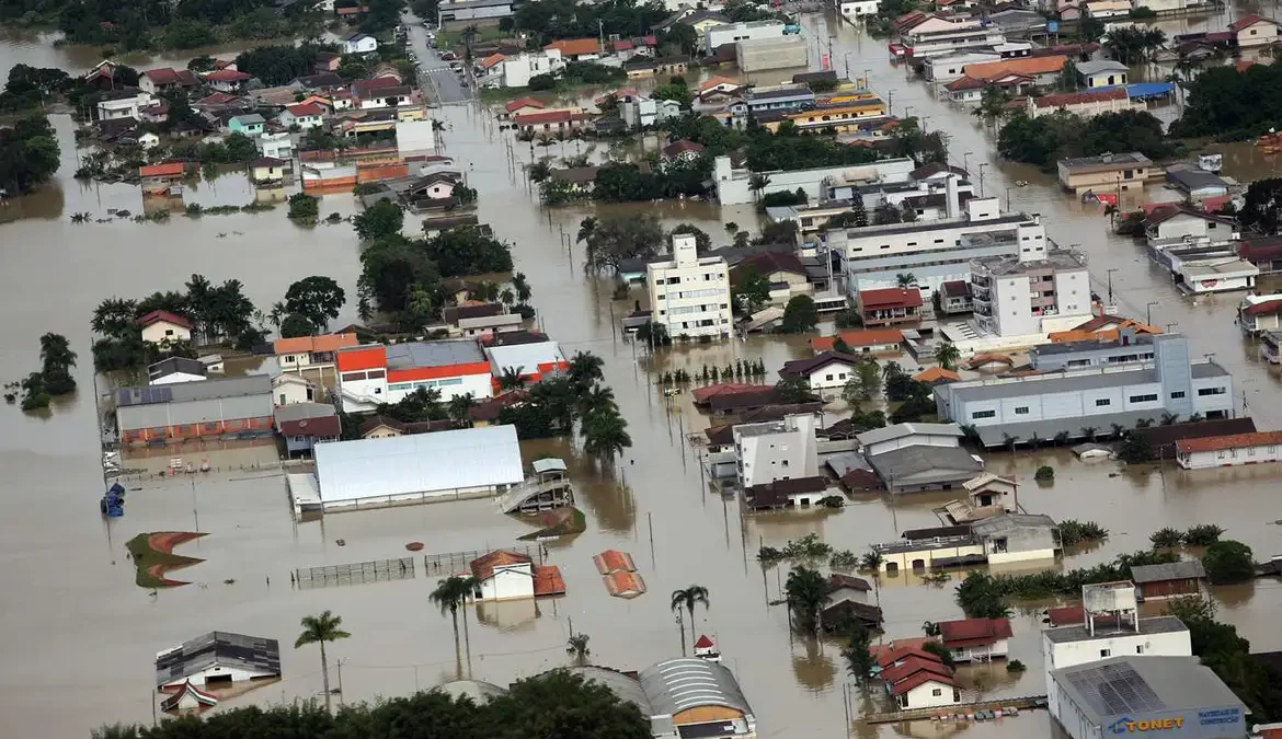 Retrospectiva 2023: produtores querem recuperar áreas atingidas no Sul 1 O mau tempo que atingiu o estado resultando na cheia do rio Taquari continuou até novembro