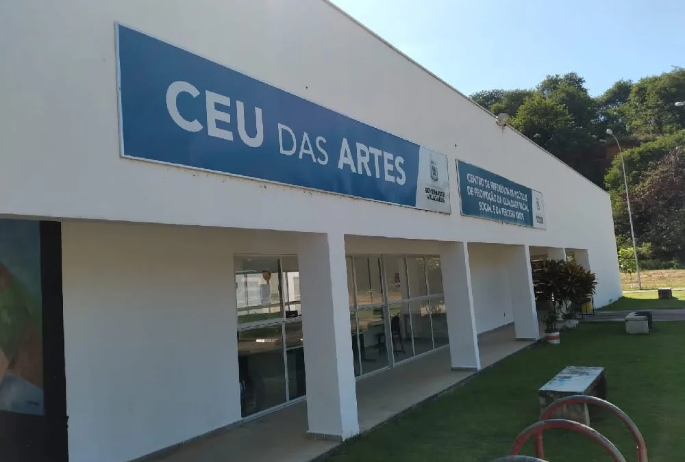 Céu das Artes recebe a turnê Uma Orquestra pela Estrada 1 O teatro do Céu das Artes, no Bairro Santa Efigênia, receberá na próxima terça-feira (9), às 18 horas, a turnê inédita da Orquestra Santo