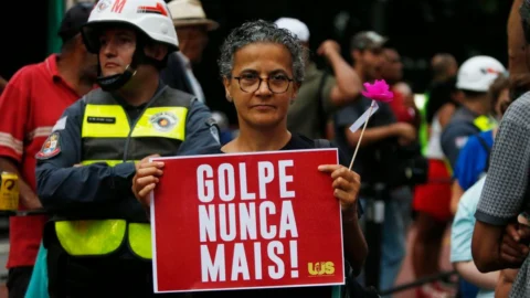 Ato em SP pede punição a todos os envolvidos nos ataques de 8/1 8 Ato em SP pede punição a todos os envolvidos nos ataques de 8/1