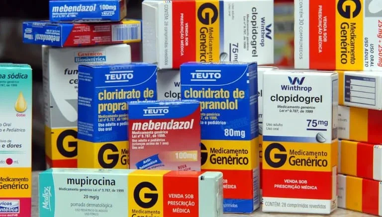 Esta política não apenas garantiu a equivalência em qualidade, eficácia e segurança entre os medicamentos genéricos e os produtos