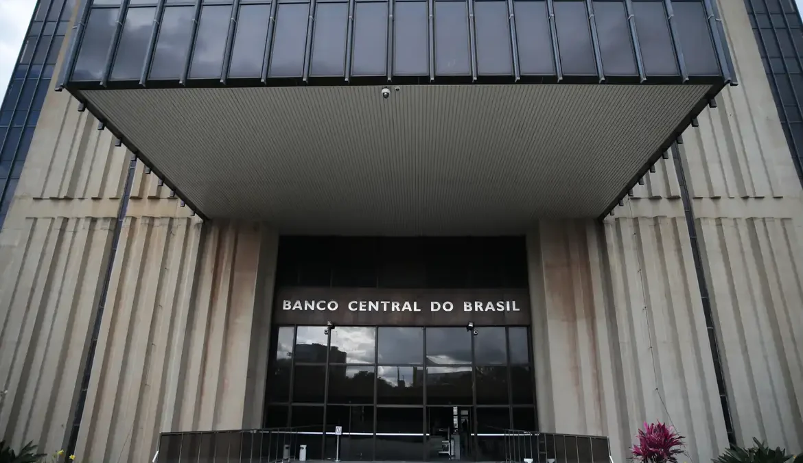Mercado eleva para 1,59% projeção de expansão da economia em 2024 1 A estimativa está no boletim Focus desta segunda-feira (8)