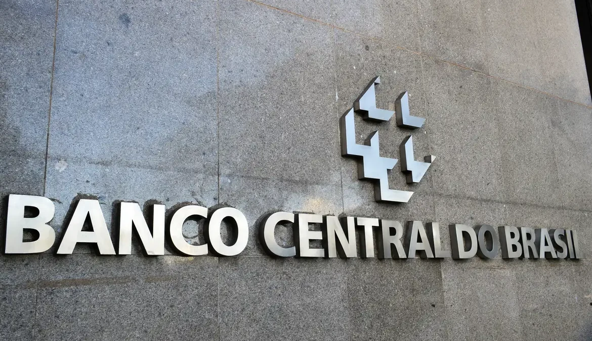 Contas externas têm saldo negativo de US$ 1,6 bilhão em novembro 1 As contas externas do país tiveram saldo negativo em novembro de 2023