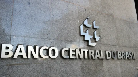 Contas externas têm saldo negativo de US$ 1,6 bilhão em novembro 10 Contas externas têm saldo negativo de US$ 1,6 bilhão em novembro