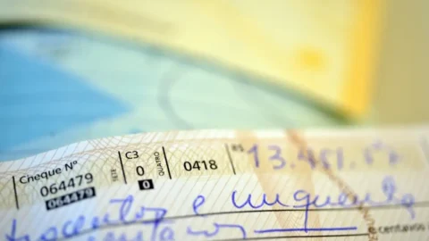 Uso de cheques no Brasil cai 95% desde 1995