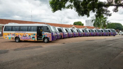Governo de Minas entrega 11 ônibus do Transporta SUS em Curvelo