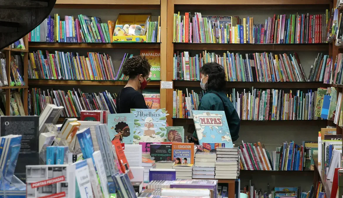 Hoje é Dia: semana celebra leitor, fotógrafo e o “obrigado” 1 No dia 7 de janeiro, há o Dia do Leitor, uma homenagem àqueles que encontram nas páginas dos livros uma fonte constante de conhecimento