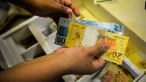 Governo arrecada R$ 2,31 trilhões em receitas federais em 2023