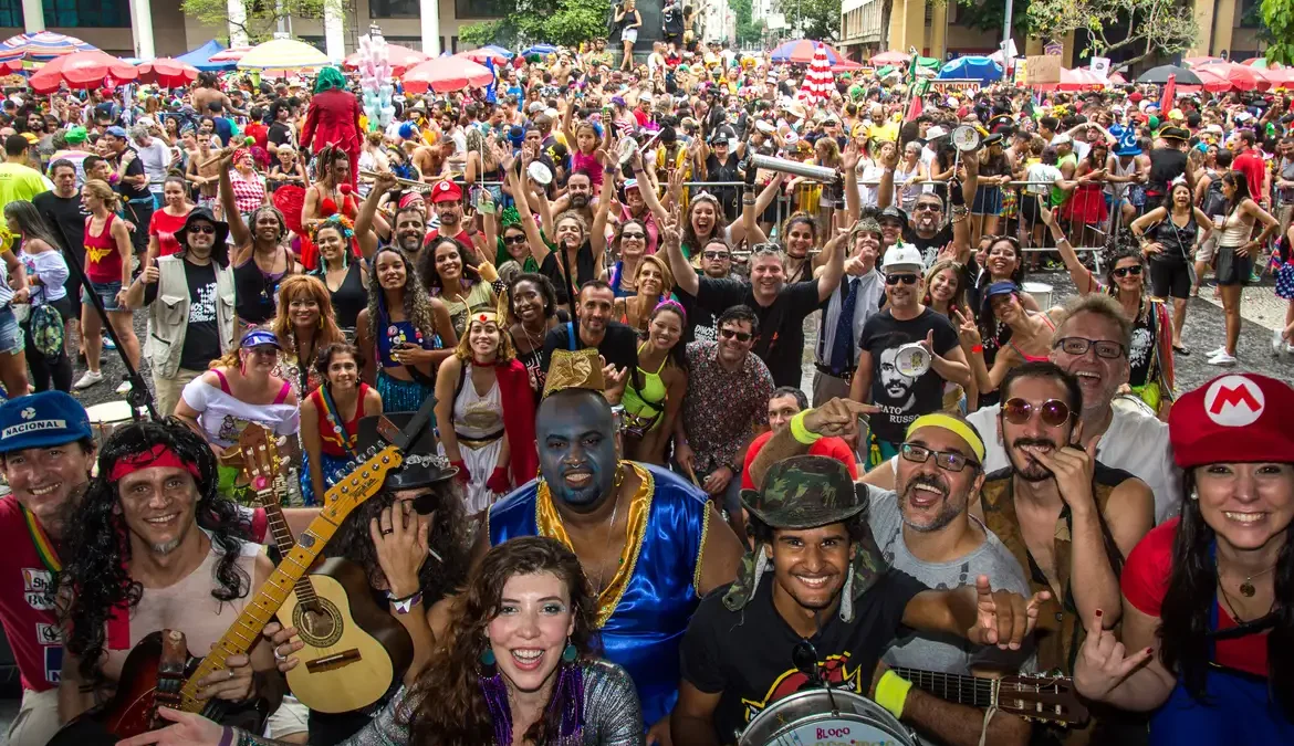 CNC estima que carnaval vai movimentar R$ 9 bilhões no Brasil 1 O carnaval de 2024 deve movimentar R$ 9 bilhões de reais representando 10% acima do que foi registrado no ano passado