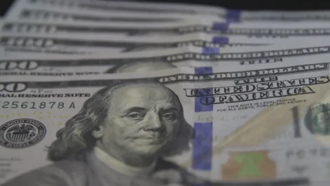 Dólar fecha a R$ 4,95, após chegar a R$ 5 no início do dia