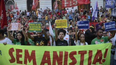 Ato no Rio defende democracia e repudia tentativa de golpe 1 Ato no Rio defende democracia e repudia tentativa de golpe