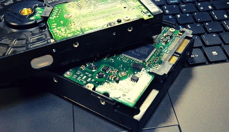 PF faz operação para combater pornografia infantil na internet 1 Na quinta-feira (25/01), a Polícia Federal deflagrou a Operação IBEJI XX, com o objetivo de combater a circulação, na internet, de mídias