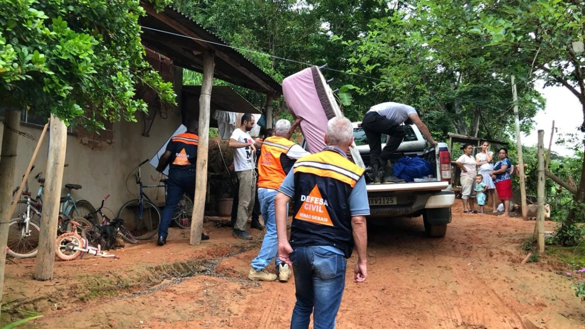 Com possibilidade de chuvas intensas nos próximos dias, a Coordenadoria Estadual de Defesa Civil (Cedec) e o Corpo de Bombeiros Militar