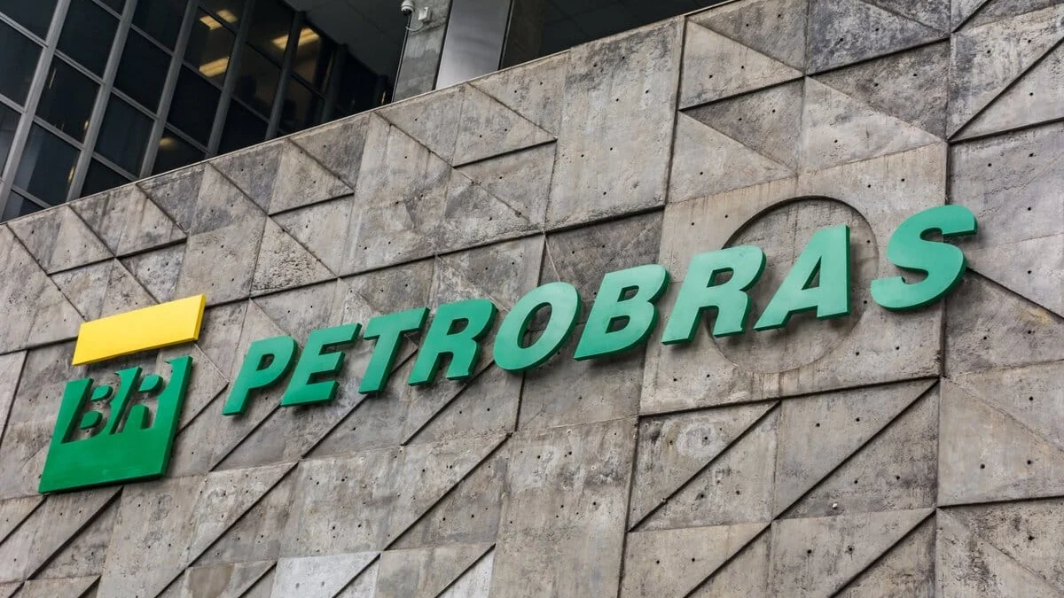 Expansão de Refinaria Abreu e Lima ampliará em 40% produção de diesel 1 Segundo a estatal, as obras de ampliação aumentarão em até 13 milhões de litros diários a produção de diesel S10 com baixo teor de enxofre