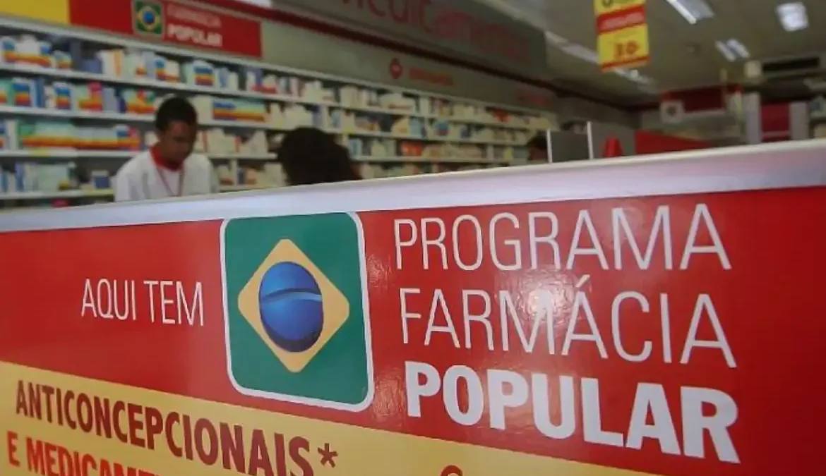 Farmácia Popular distribuiu R$ 7,4 bi a falecidos de 2015 a 2020 1 O programa também vendeu R$ 2,57 bilhões em medicamentos sem nota fiscal que comprovasse a compra pelo estabelecimento credenciado