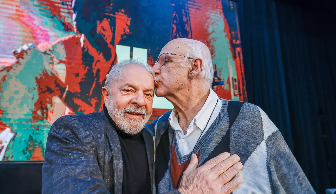 O presidente Luiz Inácio Lula da Silva publicou uma mensagem em rede social, nesta quinta-feira (4), em apoio ao padre Julio Lancelloti