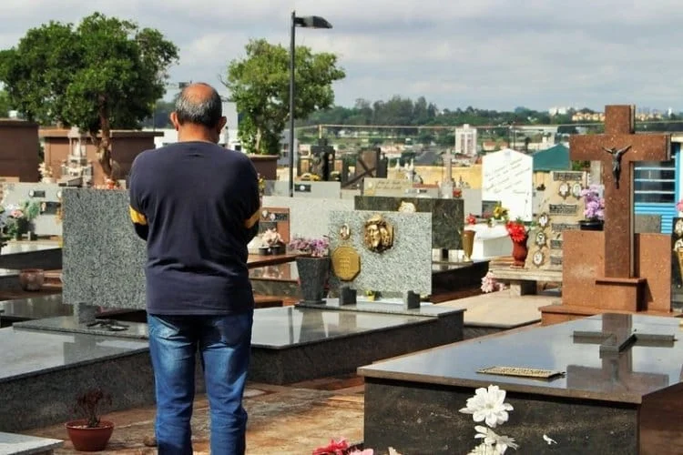 Destaques dos jornais e portais integrantes da Rede Sindijori MG 1 Decreto publicado pela Prefeitura estabelece novos valores a serem praticados pelas funerárias e exigências na prestação dos serviços,
