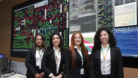 Pela 1ª vez, equipe feminina responde por centro de operações do ONS 1 Pela 1ª vez, equipe feminina responde por centro de operações do ONS