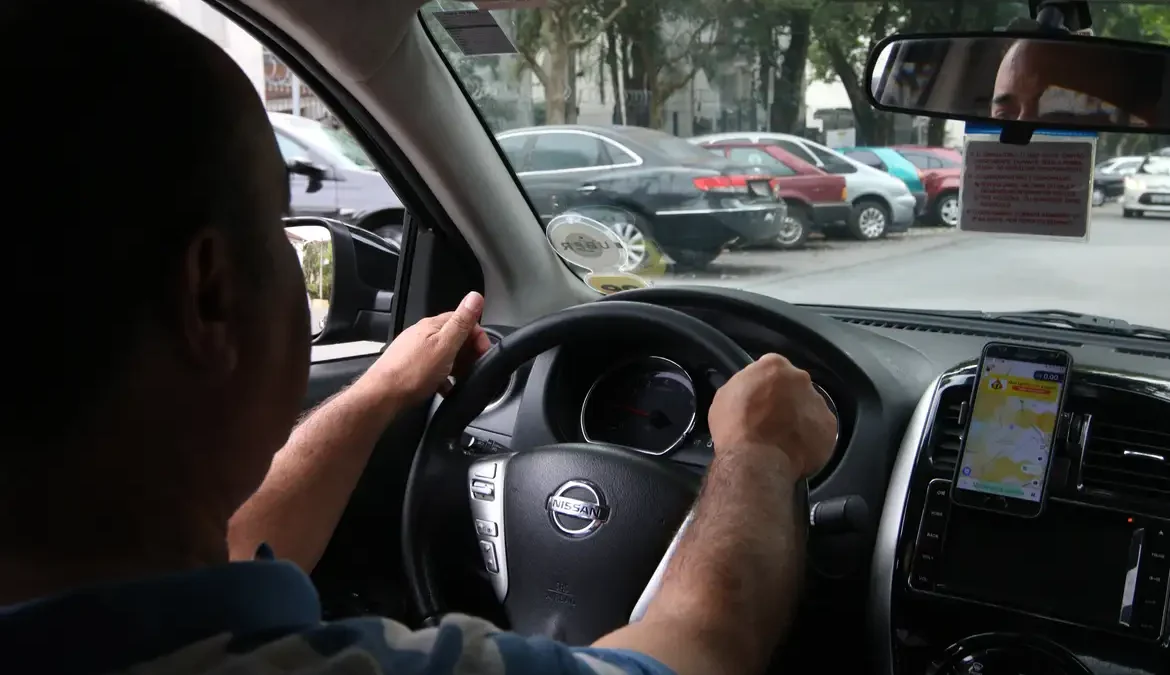 RJ: cobrança por ar-condicionado em carros de aplicativo é abusiva 1 O governo fluminense publicou nesta segunda-feira (8) resolução que determina medidas contra cobranças adicionais por uso