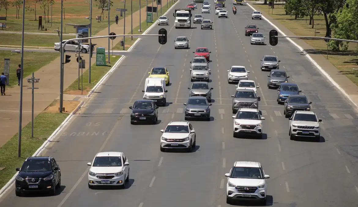 Dnit intensificará notificação de dívidas de proprietários de veículos 1 O Departamento Nacional de Infraestrutura de Transportes (DNIT) informou que vai reforçar as notificações de dívidas dos proprietários