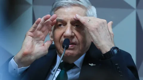 General Augusto Heleno é intimado a depor em investigação sobre Abin