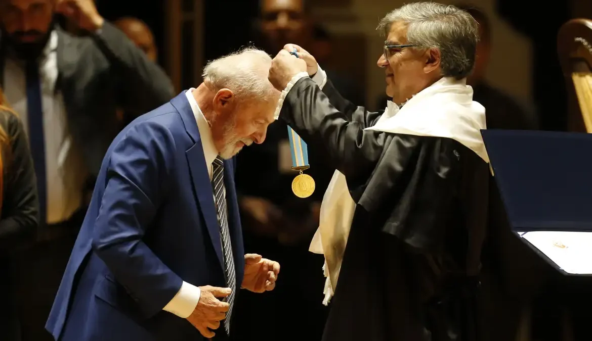 Lula participa de comemoração de 90 anos da USP 1 O presidente Luiz Inácio Lula da Silva participou na noite desta quinta-feira (25) da cerimônia de celebração dos 90 anos da Universidade