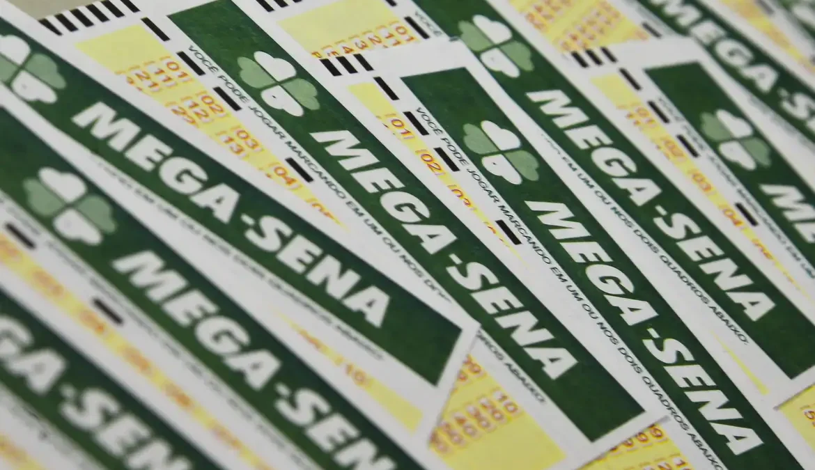 Mega-Sena acumula e próximo prêmio será de R$ 21 milhões 1 Ninguém acertou as seis dezenas do concurso 2.675 da Mega-Sena