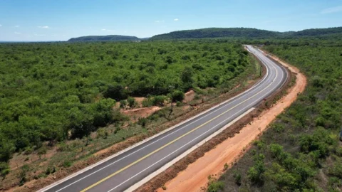 Pavimentação de trecho da MGC-479, no Norte de Minas, já atinge percentual de 56% 1 Pavimentação de trecho da MGC-479, no Norte de Minas, já atinge percentual de 56%