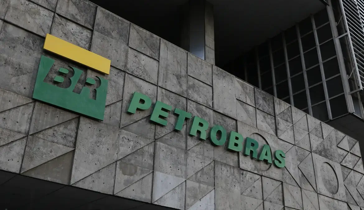 Petrobras abre investigação administrativa de venda de refinaria 1 A Petrobras abriu investigação administrativa para avaliar a venda da Refinaria Landulpho Alves, em novembro de 2021