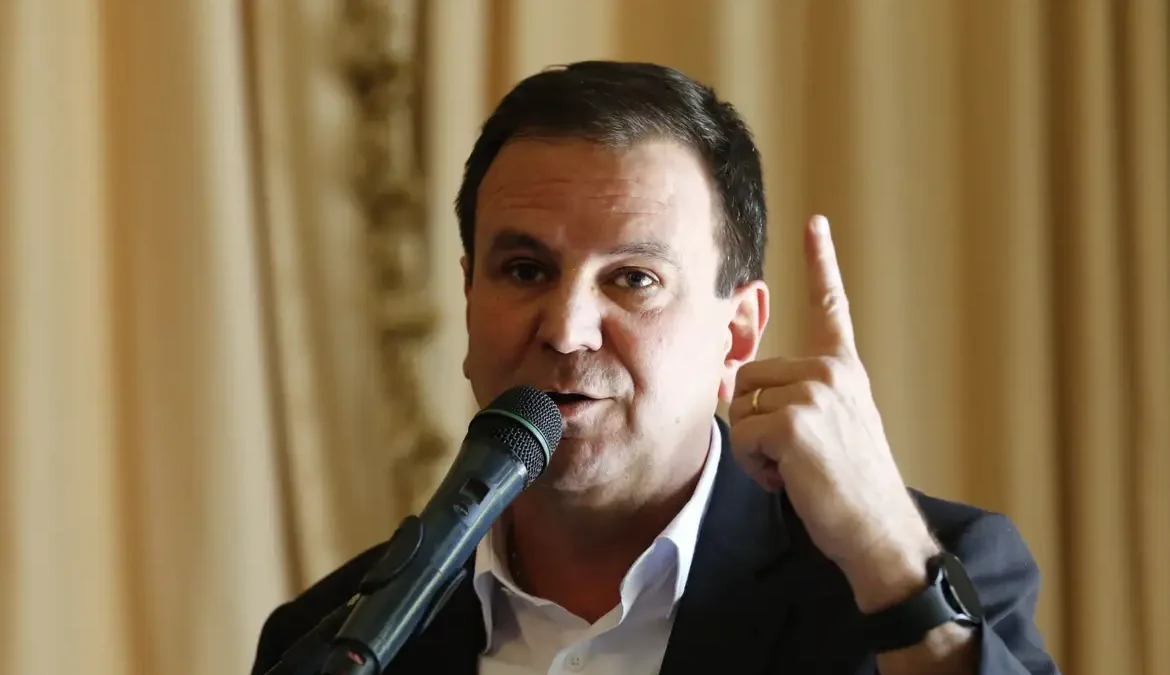 Rio: crime organizado cobra R$ 500 mil para liberar obra da prefeitura 1 A denúncia é do prefeito do Rio de Janeiro, Eduardo Paes, que pede atenção da Polícia Federal e do Ministério da Justiça contra a quadrilha