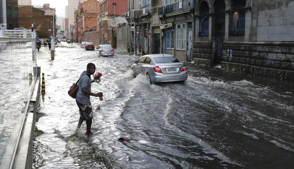 Governo federal articula apoio para afetados pelas chuvas no Rio 1 De acordo com a nota divulgada pela presidência, foi garantido “todo o apoio do governo federal ao trabalho das prefeituras e assistência