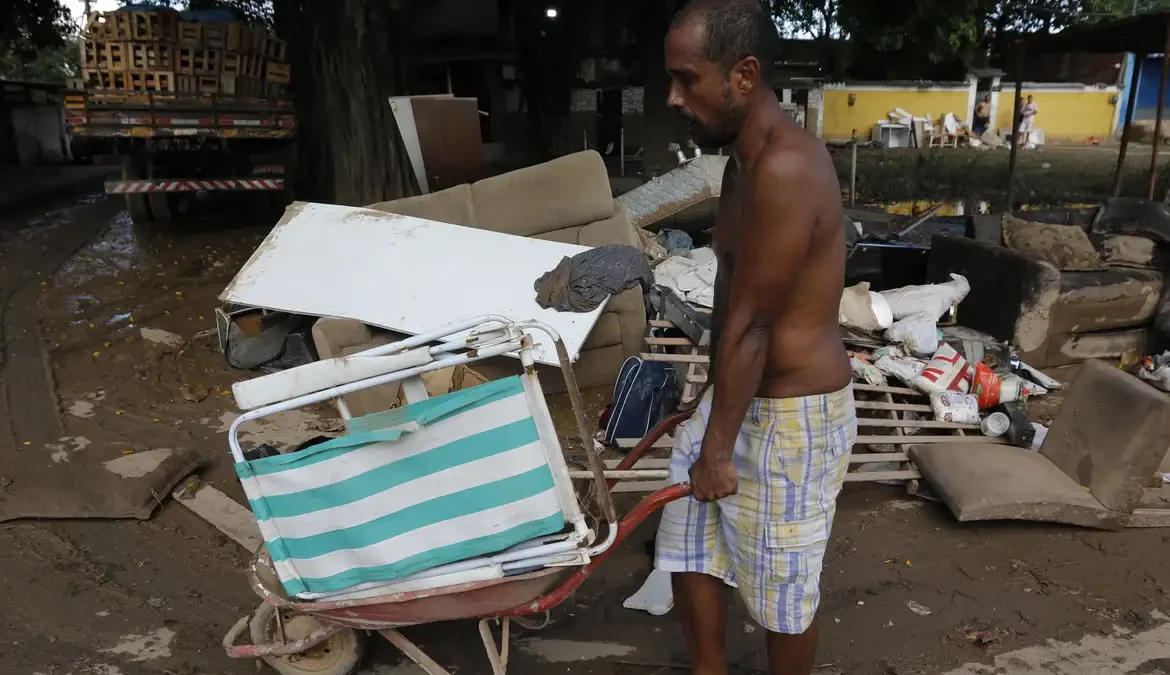 Uma outra edição extra do Diário Oficial do estado deve ser publicada ainda nesta segunda-feira ampliando ainda mais o número de cidades