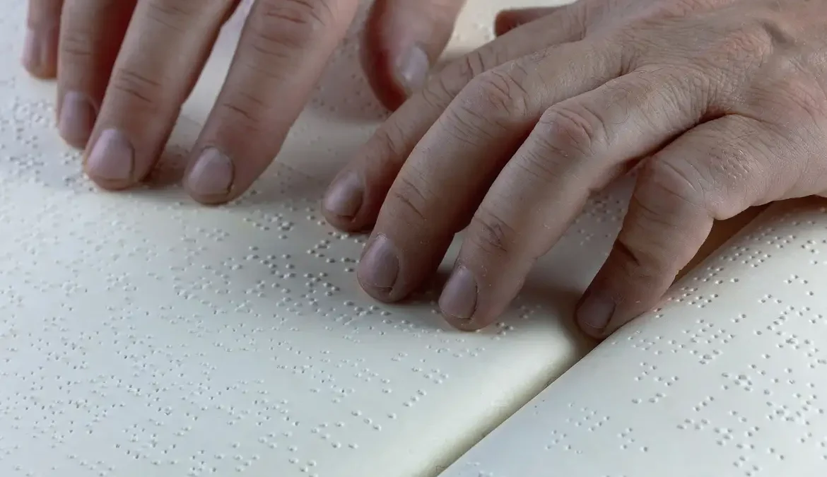 O Sistema Braille foi criado em 1825 pelo francês Louis Braille