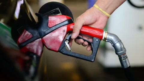 Cobrança integral de impostos sobre diesel retorna a partir de hoje