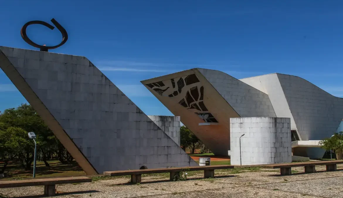 A homenagem foi instituída pela Lei 14.795/2024 publicada no Diário Oficial da União