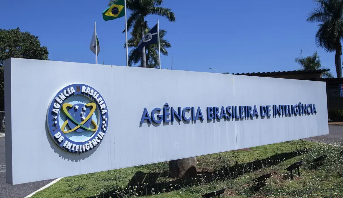 O presidente Luiz Inácio Lula da Silva exonerou nesta terça-feira (30) Alessandro Moretti do cargo de diretor-adjunto da Abin
